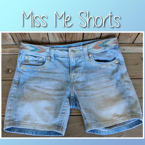 Miss Me Denim - Miss Me Aztec Mid Shorts Light Wash, Sz 28